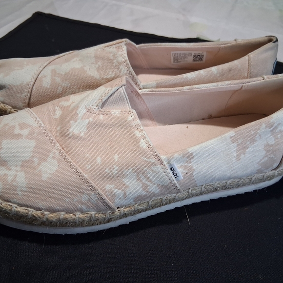 Toms Cream Espadrilles Shimmery Slip-Ons - Picture 6 of 9